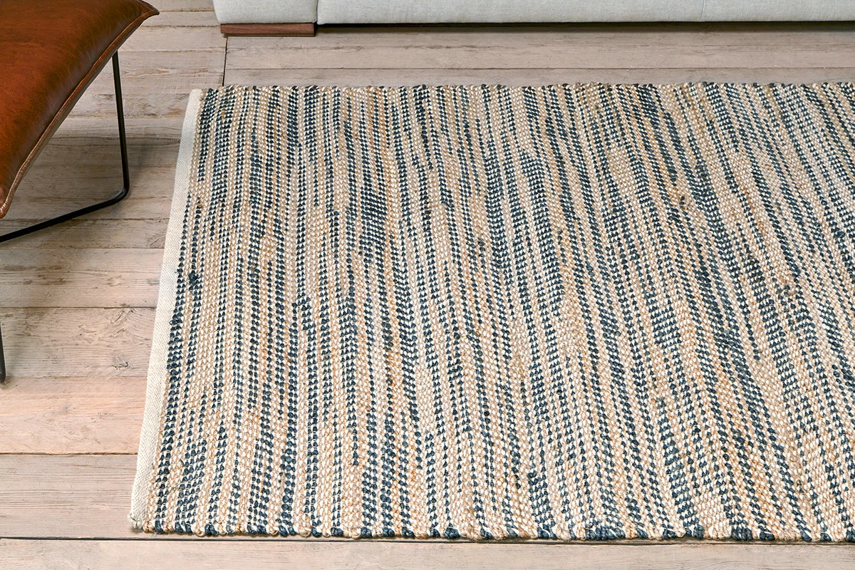 Faiyaz Jute Rug - Natural & Dark Blue 5 Faiyaz Jute Rug - Natural & Dark Blue - Image 3