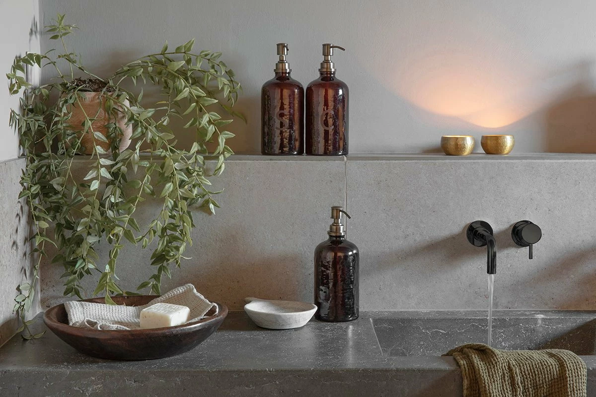 Avamali 1 Litre Recycled Glass Refill Bottle - Plain 7 Avamali 1 Litre Recycled Glass Refill Bottle - Plain - Image 5