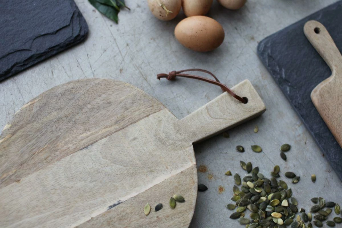 Mango Wood Pizza Board 4 Mango Wood Pizza Board - Image 2