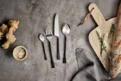 Usa Cutlery Set - Black (Set Of 16)